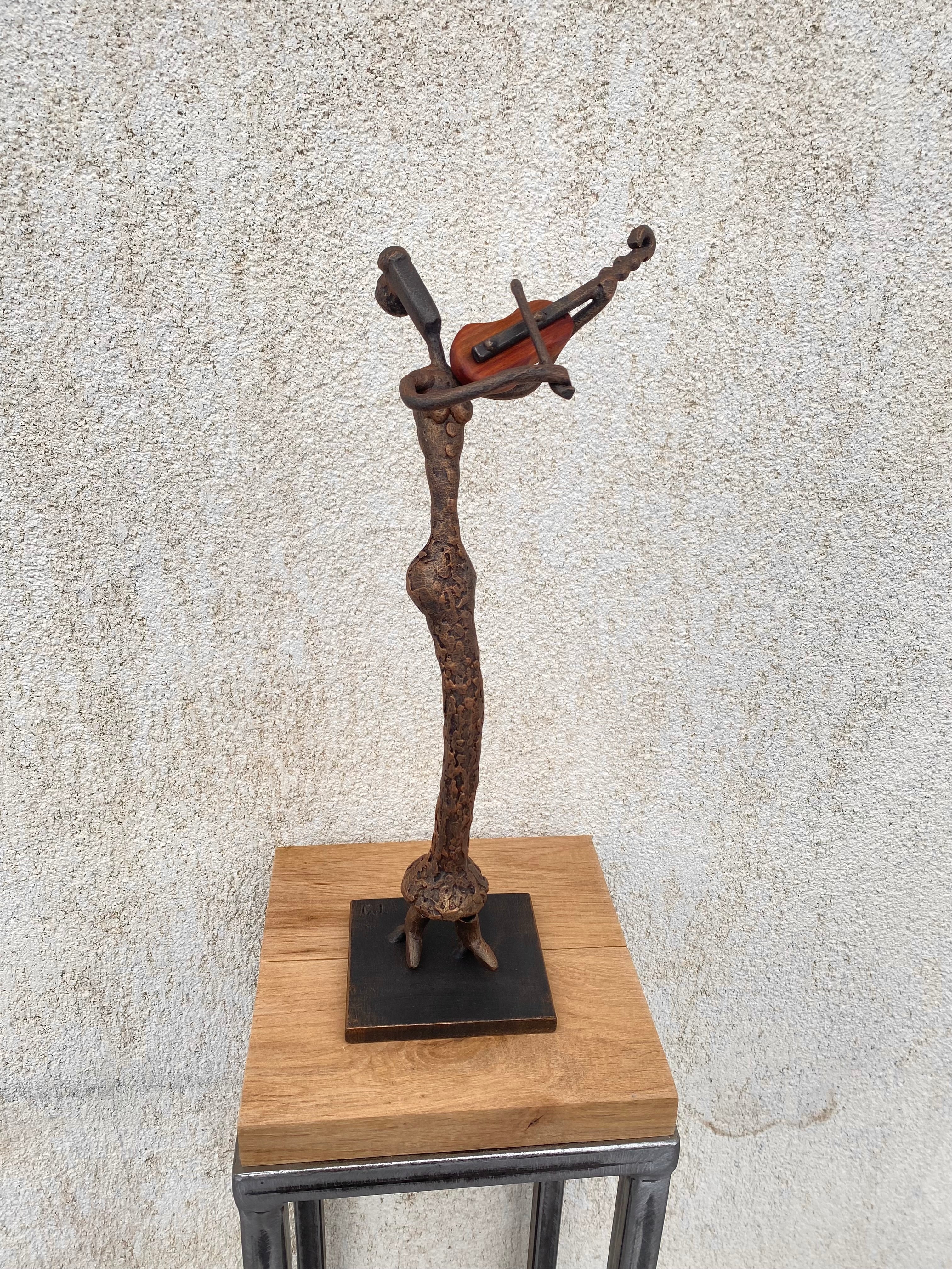 Hegedűs lány szobor